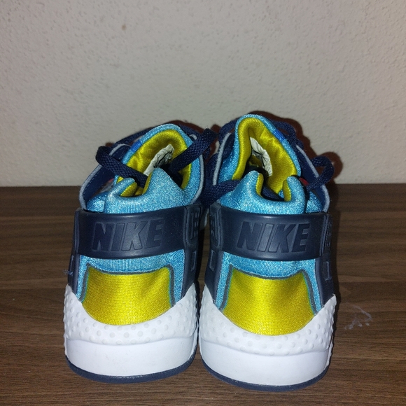 Boys Nike Huraches Run Ultra "Spider-Man " Size 5 - Picture 4 of 6